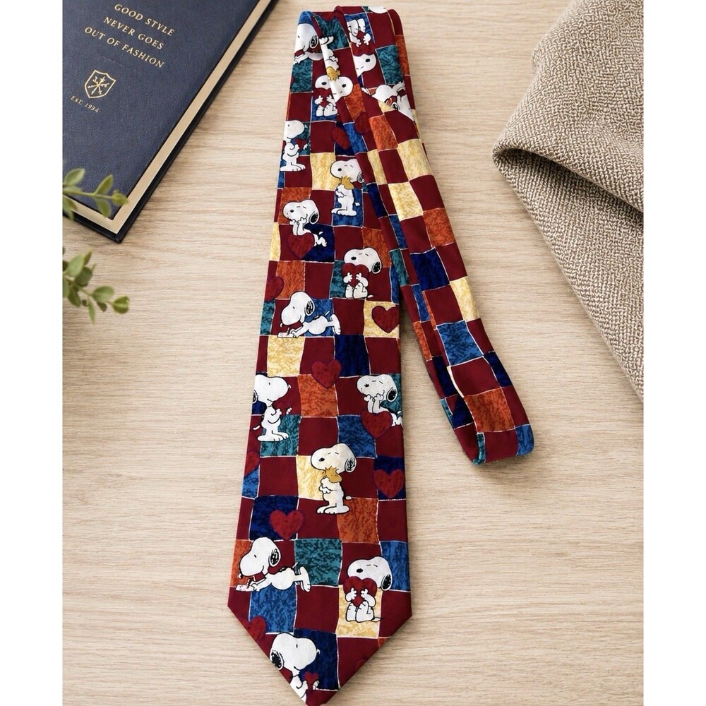 Vintage Colorful Peanuts Necktie Snoopy Woodstock Puppy Love 100% Silk Tie USA